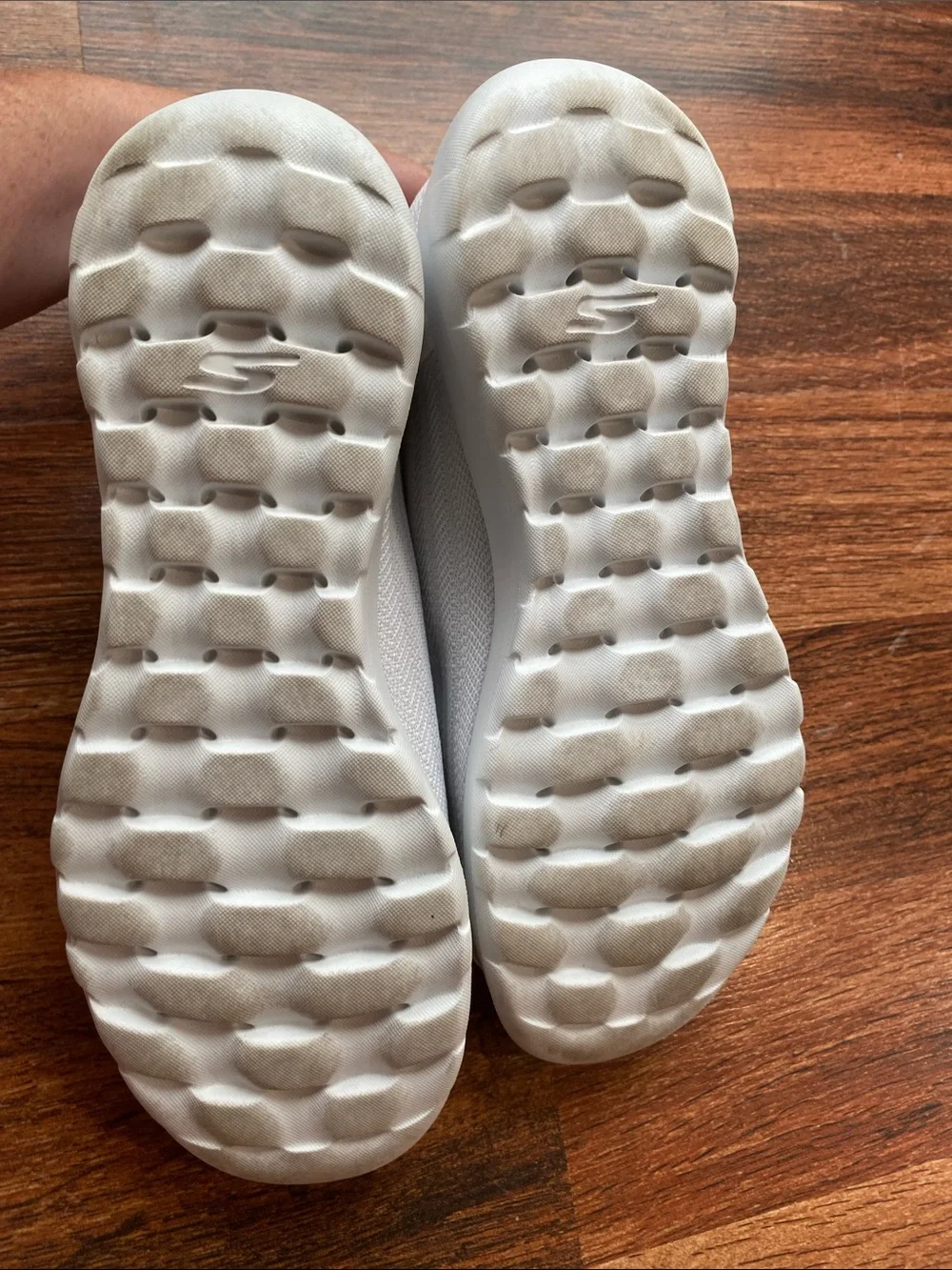 Skechers like new